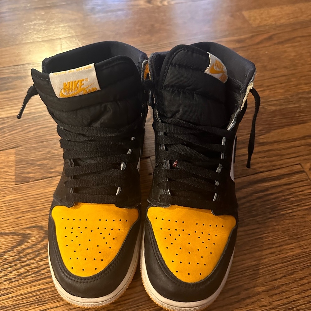 Nike Air Jordan 1 Retro High OG Shoes Taxi Yellow. 6,5 Youth